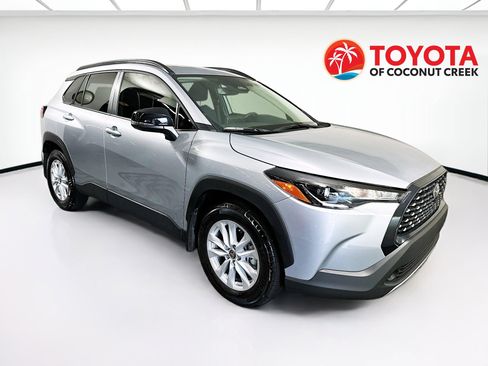 Used 2025 Toyota Corolla Cross LE w/ Moonroof Package FWD image 1