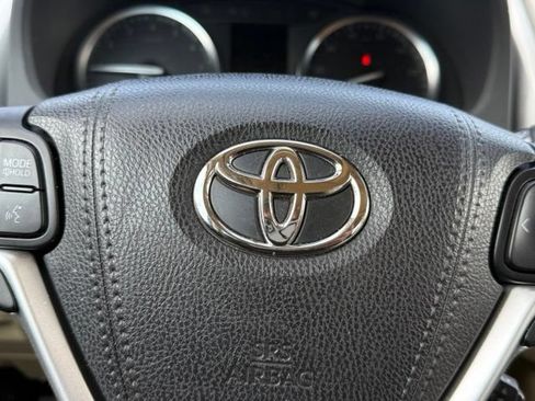 Used 2018 Toyota Highlander XLE AWD/4WD image 28