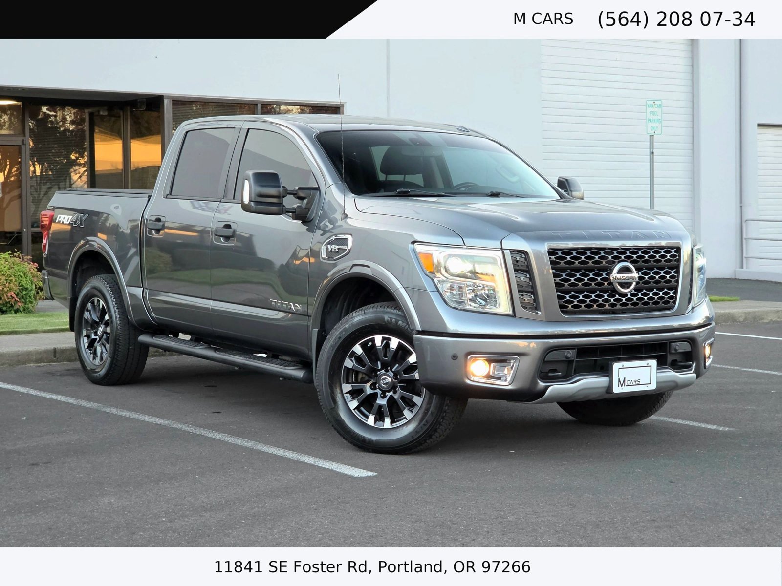 Used 2017 Nissan Titan PRO-4X w/ Pro-4x Convenience Package AWD/4WD image 4
