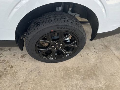 New 2025 Ford Maverick XLT w/ XLT Luxury Package image 24