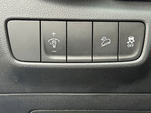 Used 2023 Hyundai Kona Limited image 18