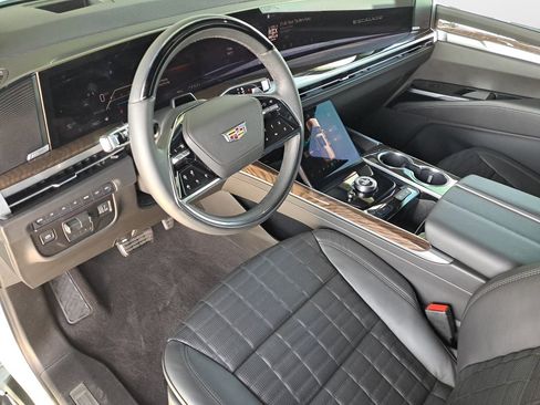 Used 2026 Cadillac Escalade ESV Platinum Sport w/ LPO, ONYX Package AWD/4WD image 10