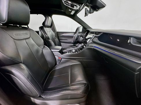 Used 2022 Jeep Grand Cherokee Overland w/ Luxury Tech Group IV image 33