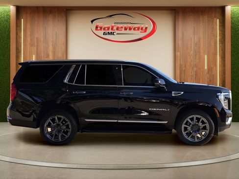 Used 2025 GMC Yukon Denali AWD/4WD image 4