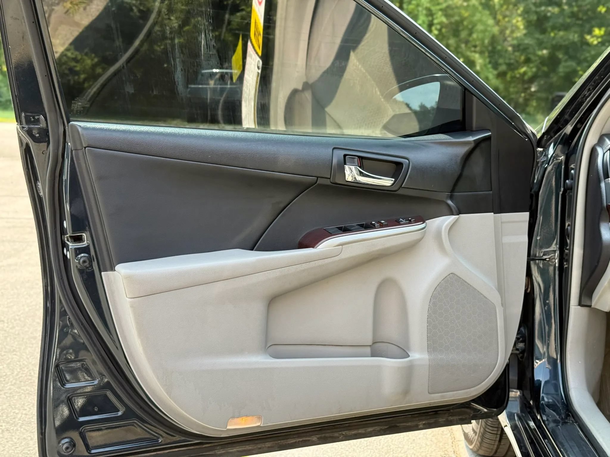 Used 2014 Toyota Camry XLE w/ Convenience Package FWD image 9