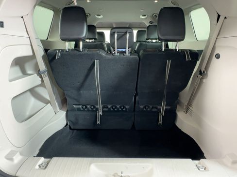 Used 2023 Chrysler Pacifica Touring-L image 31