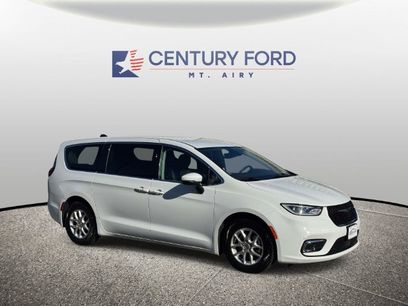 Used 2023 Chrysler Pacifica Touring-L