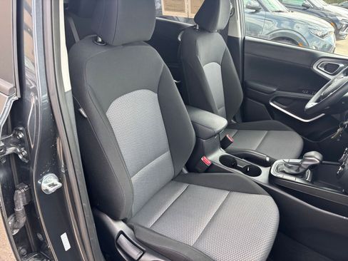 Used 2025 Kia Soul LX w/ LX Technology Package image 34