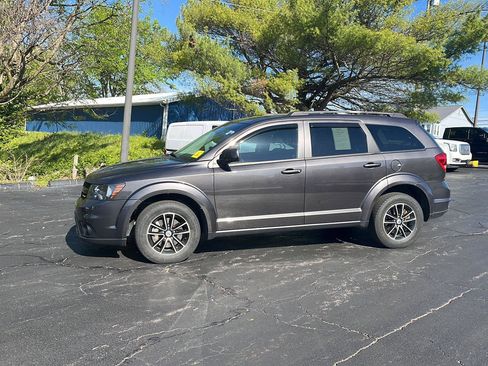 Used 2019 Dodge Journey SE w/ Connectivity Group AWD/4WD image 2