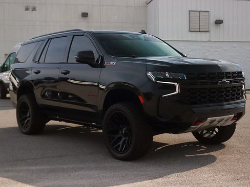 Used 2023 Chevrolet Tahoe Z71 w/ Luxury Package AWD/4WD image 3