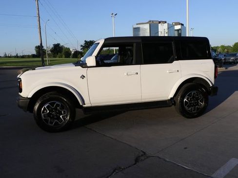 Used 2025 Ford Bronco Outer Banks AWD/4WD image 3