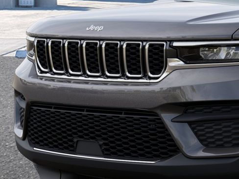 New 2025 Jeep Grand Cherokee Laredo X w/ Luxury Tech Group I image 11