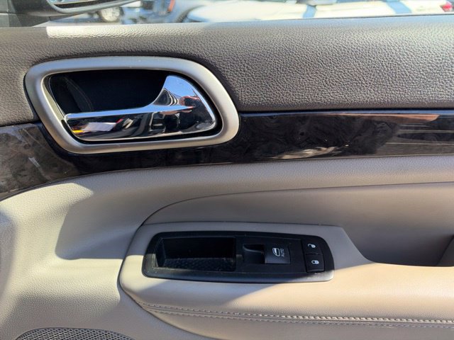 Used 2011 Jeep Grand Cherokee Laredo AWD/4WD image 27