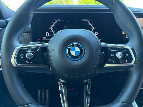 Used 2023 BMW i7 xDrive60 w/ Executive Package 2 AWD/4WD image 28