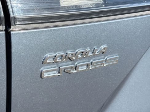 Used 2025 Toyota Corolla Cross XLE w/ Convenience Package image 8