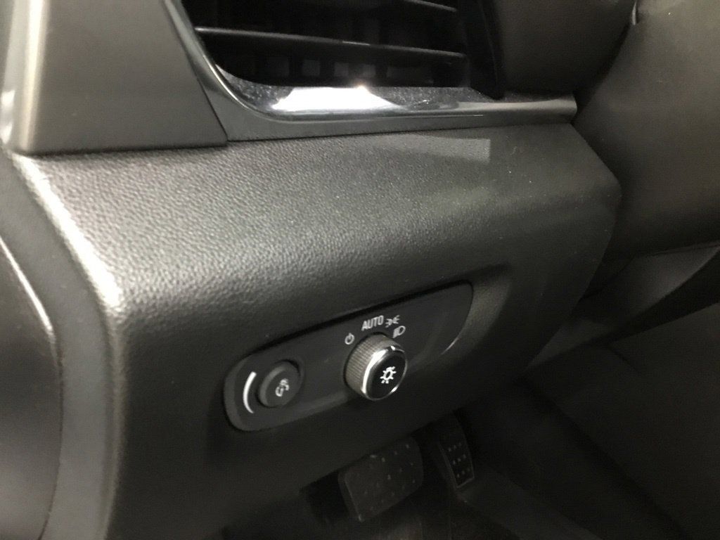 Used 2023 Chevrolet Traverse LT FWD image 8