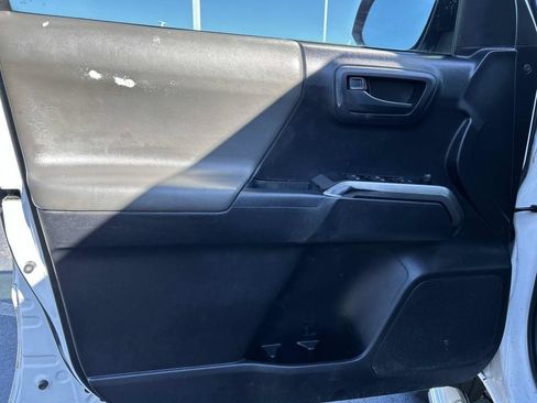 Used 2020 Toyota Tacoma SR5 RWD image 18