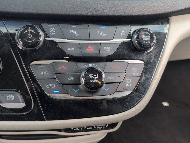 Certified 2023 Chrysler Pacifica Touring-L FWD image 15