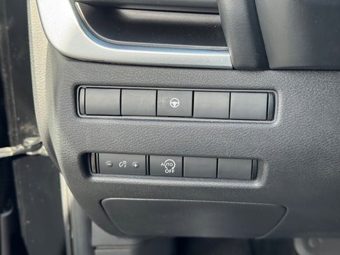 Used 2023 Nissan Rogue SV image 22