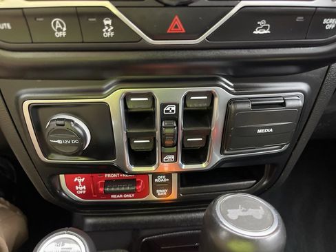 Used 2021 Jeep Wrangler Unlimited Rubicon w/ Xtreme Recon 35" Tire Package image 38