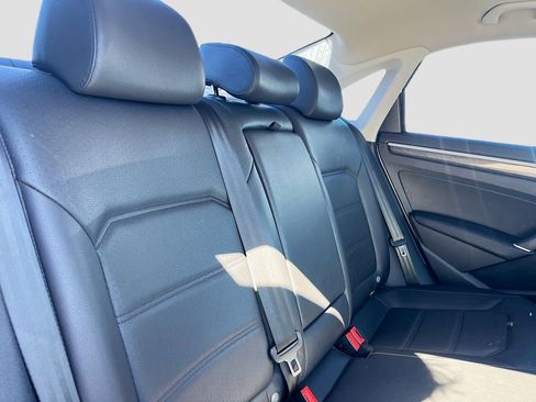 Used 2018 Volkswagen Passat 2.0T SE image 26