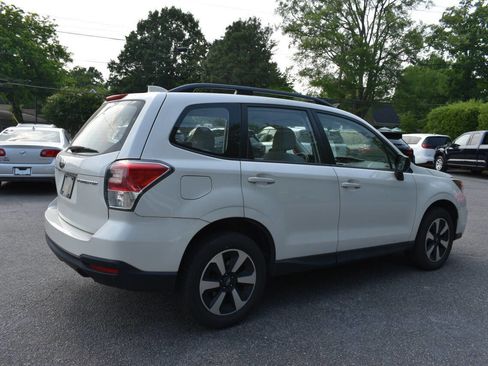 Used 2018 Subaru Forester 2.5i w/ Alloy Wheel Package AWD/4WD image 2