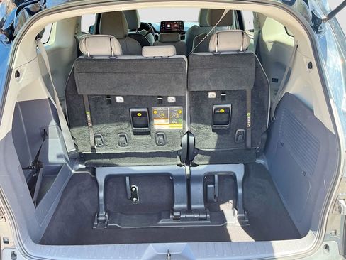 Used 2021 Toyota Sienna LE image 22