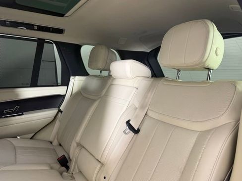 Used 2023 Land Rover Range Rover SE image 24