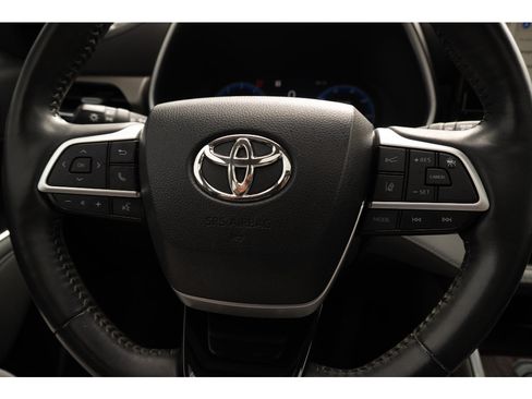 Used 2023 Toyota Highlander Limited FWD image 32