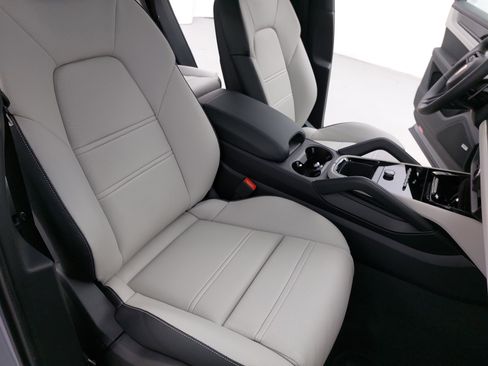 New 2026 Porsche Cayenne S image 12