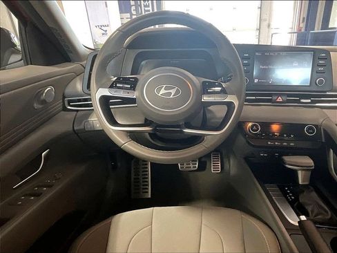 Certified 2025 Hyundai Elantra Sport FWD image 17