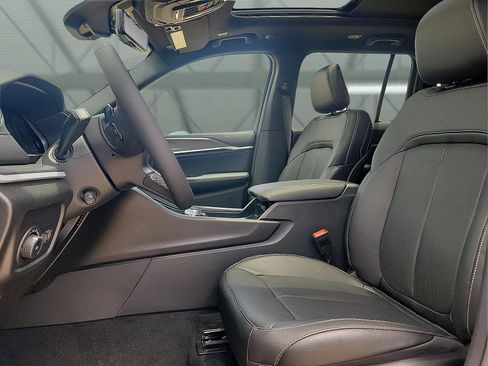New 2026 Jeep Grand Cherokee Limited AWD/4WD image 11