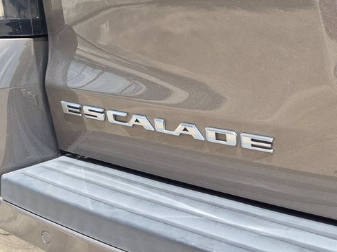 Used 2015 Cadillac Escalade Luxury RWD image 6