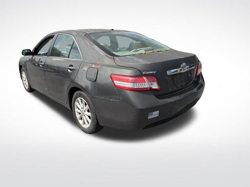 Used 2011 Toyota Camry XLE w/ XLE Extra-Value Pkg #2 image 6