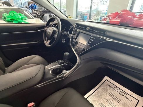 Used 2018 Toyota Camry LE image 18