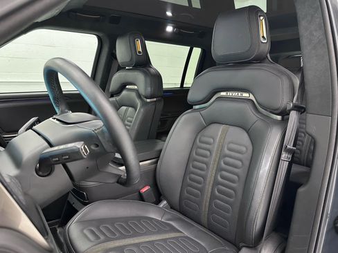 Used 2023 Rivian R1S Adventure image 13