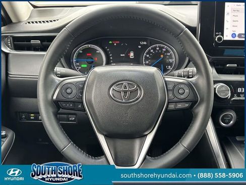 Used 2023 Toyota Venza LE image 15