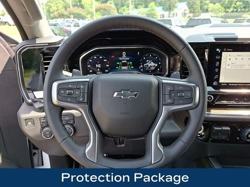 Used 2025 Chevrolet Silverado 1500 LT Trail Boss w/ LPO, Dark Essentials Package AWD/4WD image 6