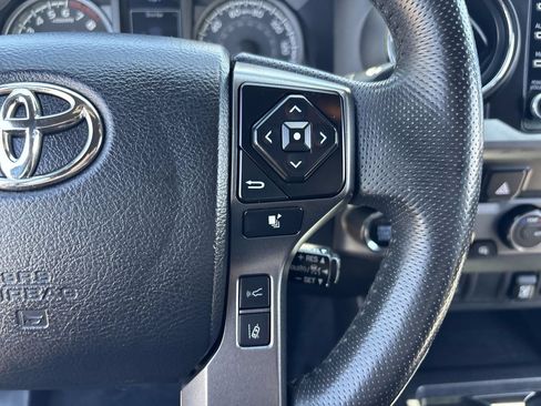 Used 2022 Toyota Tacoma TRD Off-Road AWD/4WD image 21