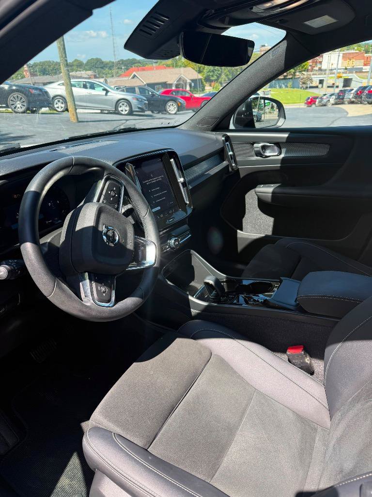 Used 2023 Volvo XC40 B5 Plus AWD/4WD image 14