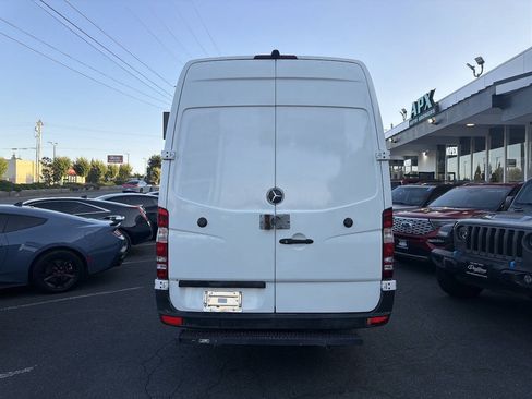 Used 2014 Mercedes-Benz Sprinter 2500 image 4