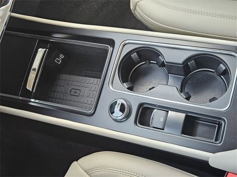 New 2025 Lincoln Corsair Reserve w/ Equipment Group 202A image 19