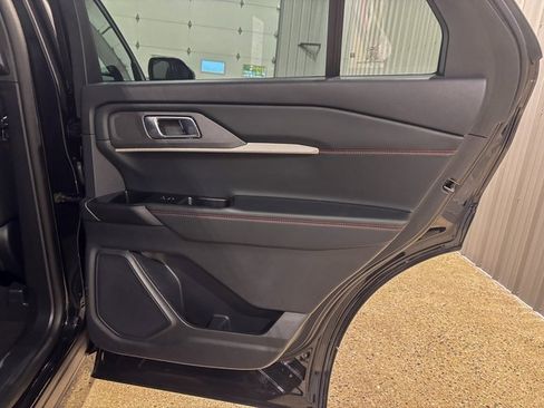 Used 2025 Ford Explorer ST-Line w/ ST-Line Street Pack image 32