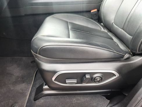 Used 2025 Jeep Wagoneer L 4WD image 27