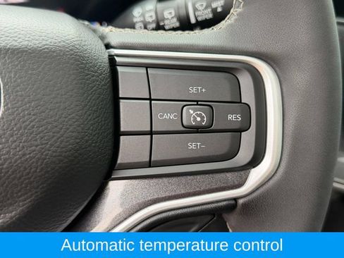 Used 2023 Jeep Wagoneer 4WD w/ Premium Group I image 5