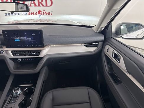 New 2025 Ford Explorer Active w/ Active Comfort Package image 13
