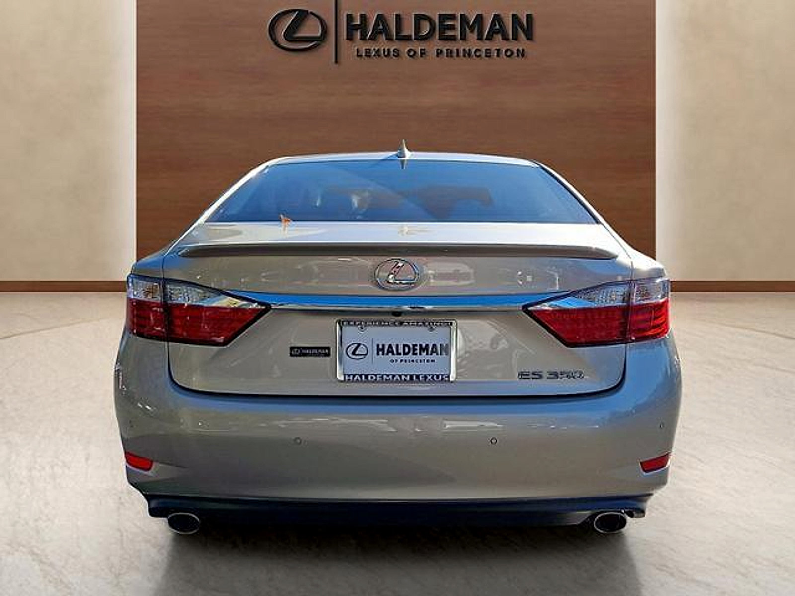 Used 2015 Lexus ES 350 w/ Luxury Package FWD image 5