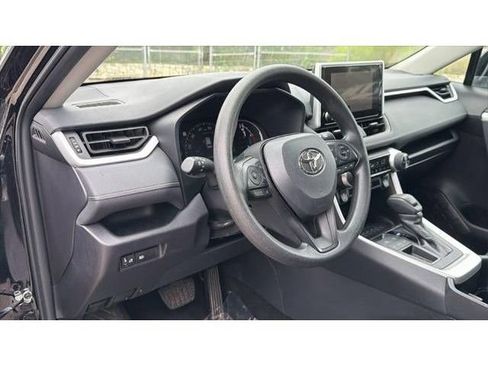 Certified 2025 Toyota RAV4 XLE FWD image 22