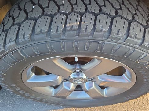 Used 2015 Nissan Titan SV w/ SV Value Truck Package AWD/4WD image 2