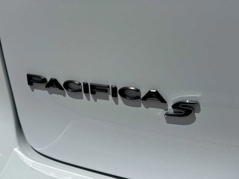 Used 2026 Chrysler Pacifica Limited w/ S Appearance Package AWD/4WD image 12